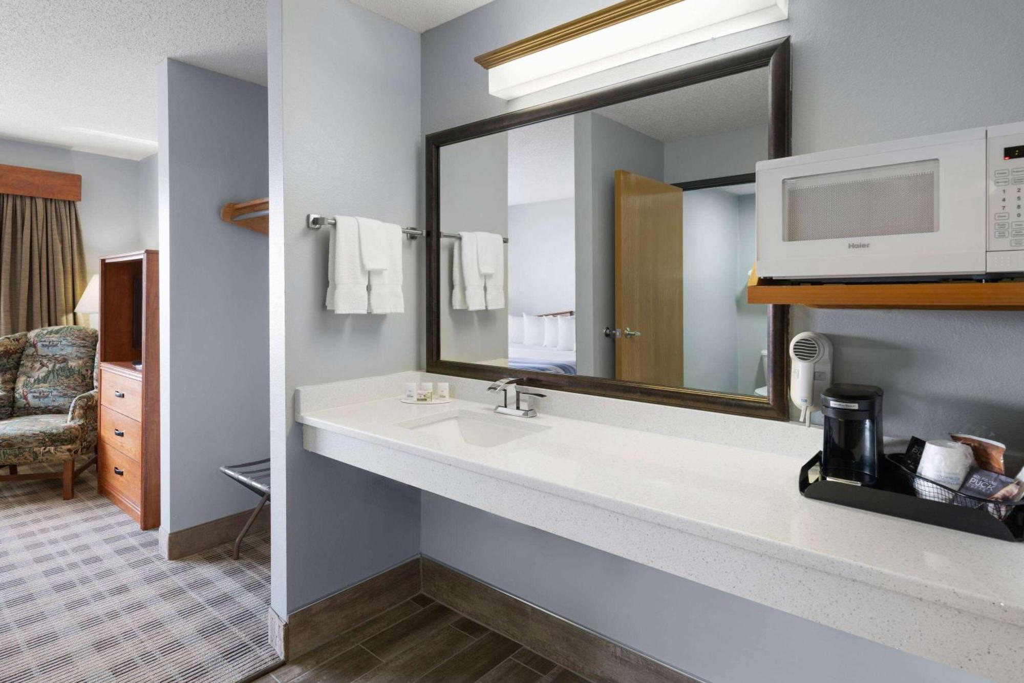 Americinn By Wyndham Stuart Exteriér fotografie