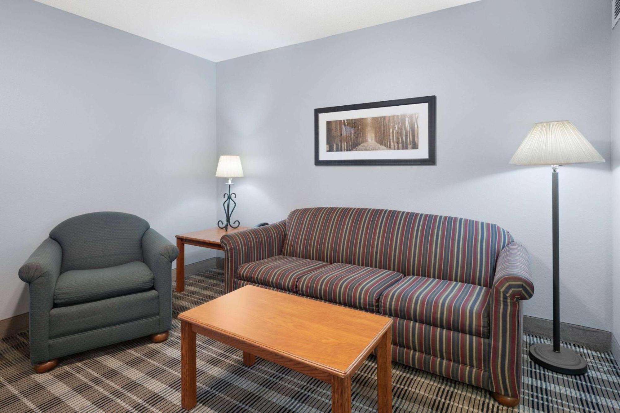Americinn By Wyndham Stuart Exteriér fotografie